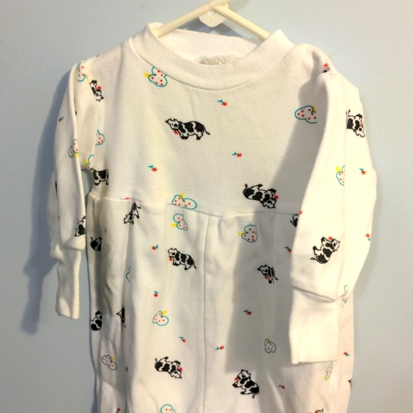 🤗 Jammies or Outfit 🤗 - Picture 2 of 11